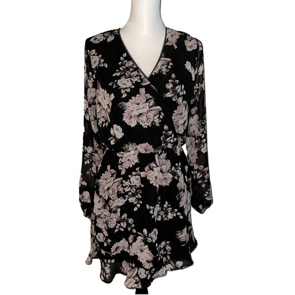Trixxi Long Sleeve Dress Size Medium - Picture 1 of 2